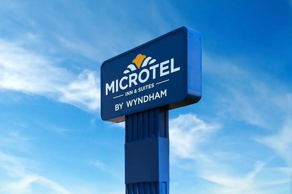 Microtel Inn & Suites By Wyndham Hot Springs Exterior photo