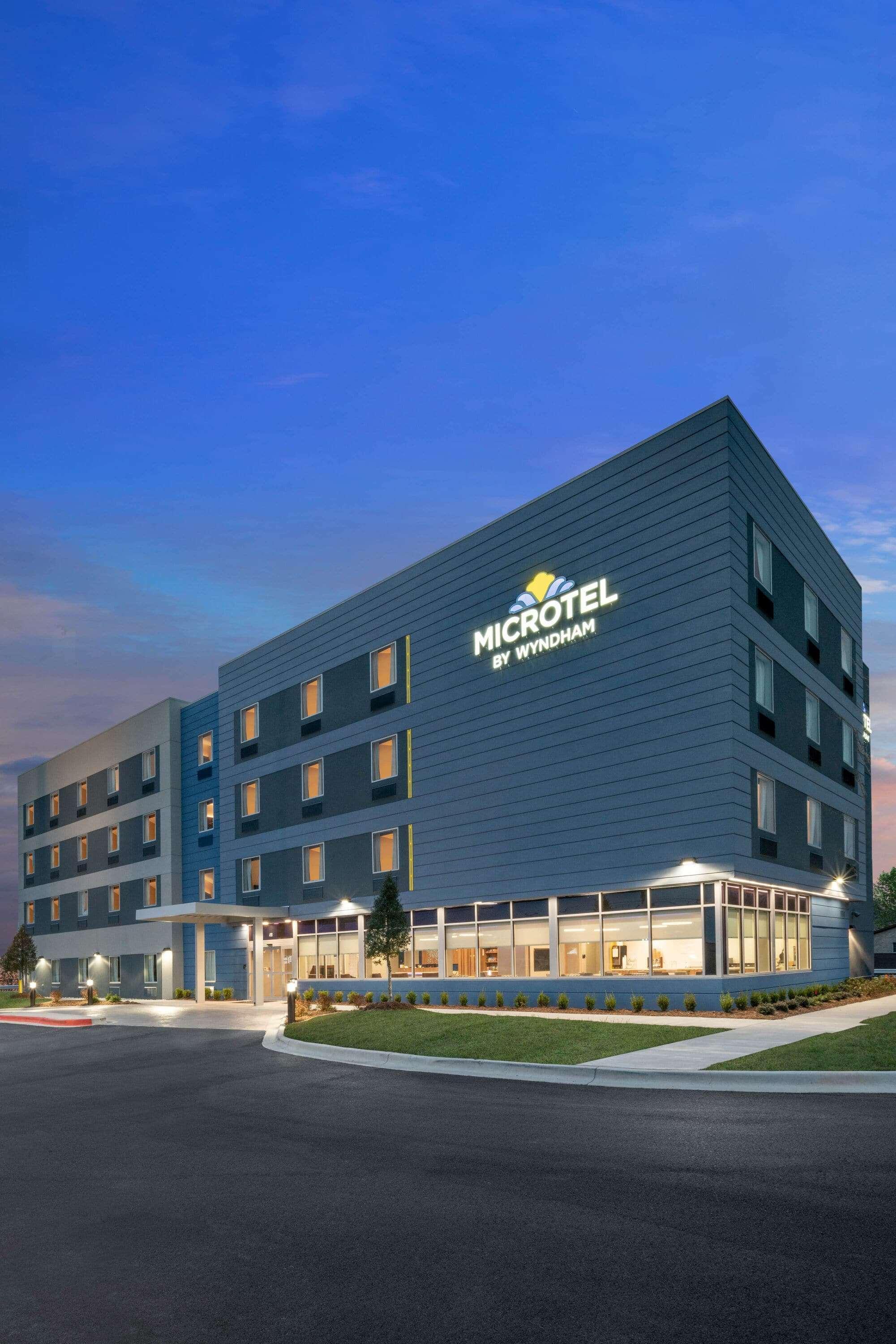 Microtel Inn & Suites By Wyndham Hot Springs Exterior photo